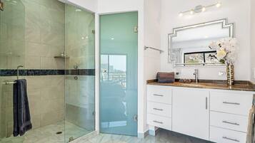 Apartment, Mehrere Betten, Bergblick (Salma 607A at Morgan Residences) | Badezimmer