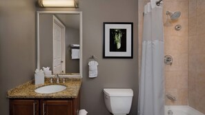 Hair dryer, towels, soap, toilet paper - 2-bedroom hotel suites in adorable Miami with fitness room and AC (Miami)