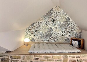 Planxa i posts de planxar, wifi gratuïta i roba de llit 
