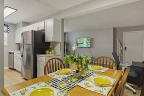 Dining - Fresh Corning Flat | Near CMOG/Gaffer, Pet OK (Corning)