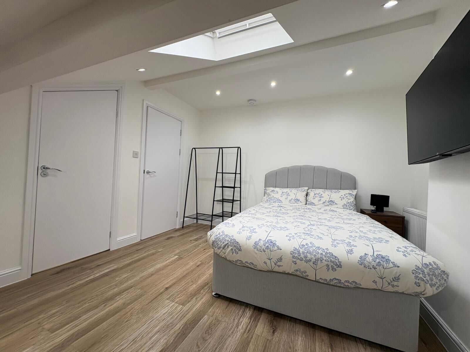 4 bedrooms, WiFi, bed sheets