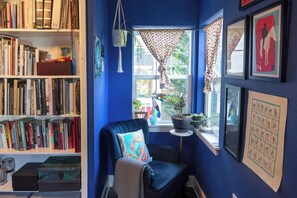 Interior - Artist's bungalow and garden in SE Portland (Milwaukie)