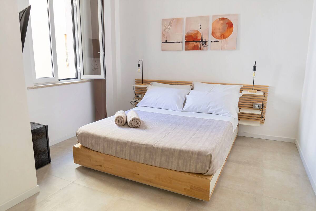 Deluxe Double Room, Private Bathroom | Desk, WiFi (free)