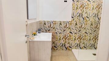 Deluxe Double Room, Private Bathroom | Bathroom | Shower, hair dryer, towels, soap