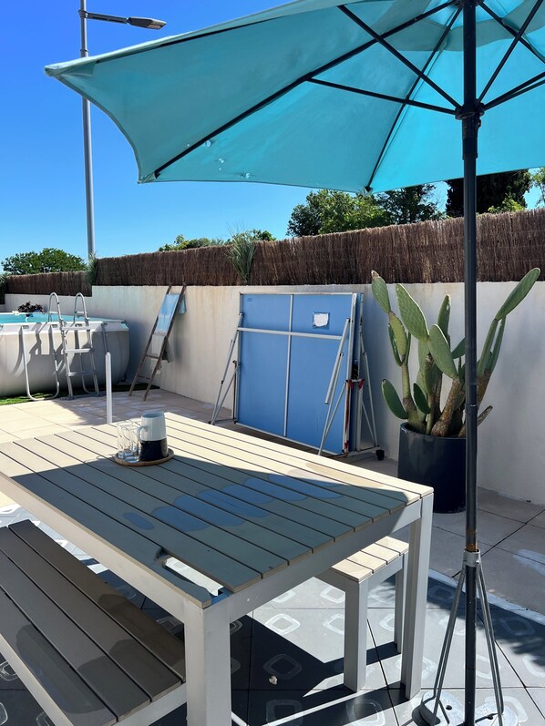 Outdoor dining - Vrbo Property (Gardanne)