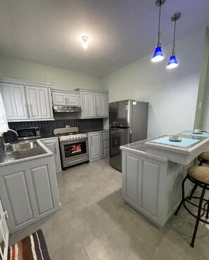 Private kitchen - Cozy 1-bedroom apartment in serene St Helena with AC (St Helena)