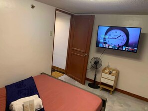 Basic Suite, City View | Desk, laptop workspace - Transient by Jessica (Muntinlupa)