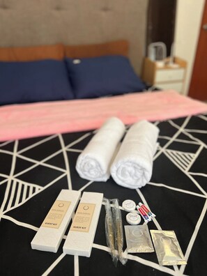 Basic Suite, City View | Desk, laptop workspace - Transient by Jessica (Muntinlupa)