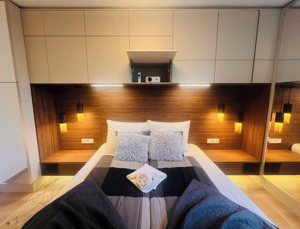 Iron/ironing board, WiFi, bed sheets - Modern Apartment in Herastrau Bucharest Premium Stay and Comfort (București)