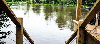 Newly Remodeled Riverfront Cottage