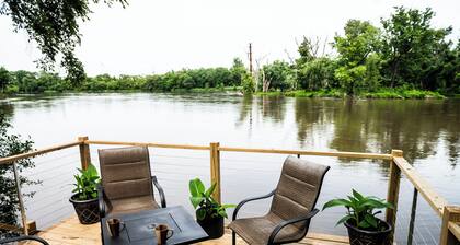 Newly Remodeled Riverfront Cottage