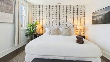 2 bedrooms, iron/ironing board, free WiFi, bed sheets