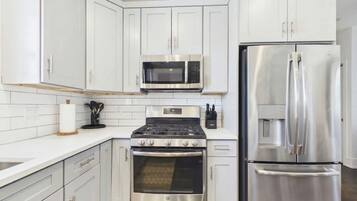 Coffee/tea maker, fridge, microwave, oven