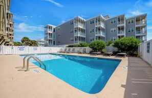 Outdoor pool - Oceanfront top-floor condo steps from the sand in North Myrtle Beach (North Myrtle Beach)