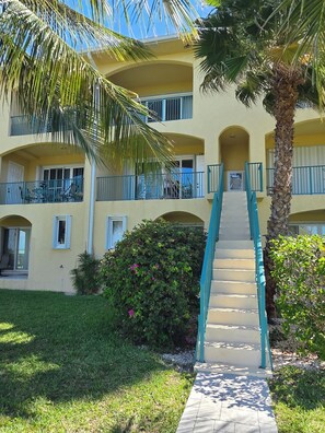 Exterior - 3-bedroom condo in peaceful Freeport with air conditioning (Freeport)