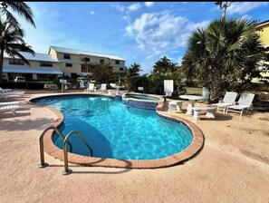 Pool - 3-bedroom condo in peaceful Freeport with air conditioning (Freeport)