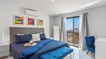 1 bedroom, individually decorated, individually furnished