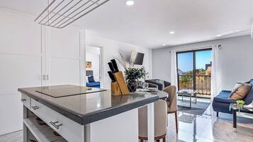 Apartment, 1 King-Bett, Balkon, Stadtblick (Tiara 508A at Morgan Residences) | Innenbereich