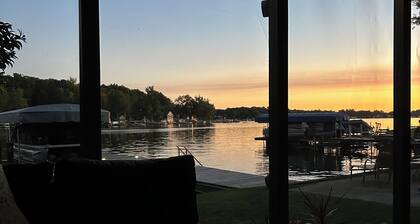 Waterfront Curvy Midcentury Cabin on Paw Paw Lake - Memories Made Here!