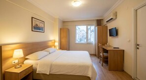 Habitació econòmica, vistes a la ciutat | Wifi gratuïta 