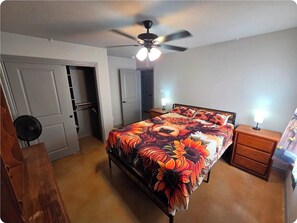 2 habitaciones, tabla de planchar con plancha, wifi y ropa de cama 