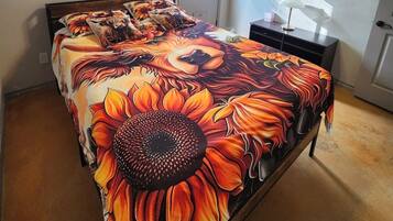 2 bedrooms, iron/ironing board, WiFi, bed sheets