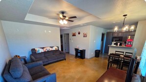 Living area - Cozy 2-bedroom apartment is amazing  peaceful some call it a gem. (Kempner)