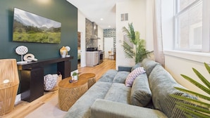Living area - Modern Zen Retreat mins from Downtown (Chicago)