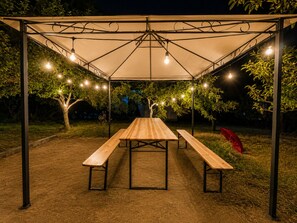 Outdoor dining - Fabulous 2-bedroom house in Vusanje for a relaxing getaway (Vusanje)