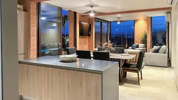 House, Multiple Beds, Ocean View (Villa in the Clouds) | Dining