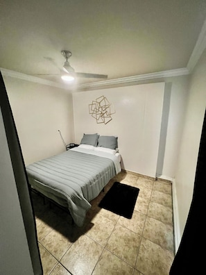 Ferros/tábuas de passar roupa, Wi-Fi, roupa de cama