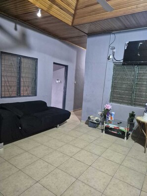 Living area - Luxury 3 bed house, closer to the beach and airport (Greater Accra Region)