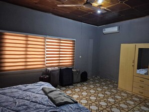 Room - Luxury 3 bed house, closer to the beach and airport (Greater Accra Region)