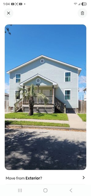Exterior - Peaceful 3-bedroom house with central air in Galveston . Spacious! Clean (Galveston)