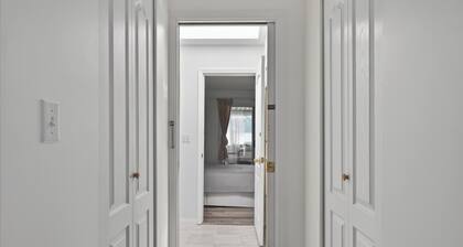 Deer Lake Suite Rooms 201 + 203 in Burnaby Metrotown area near Skytrain and shop