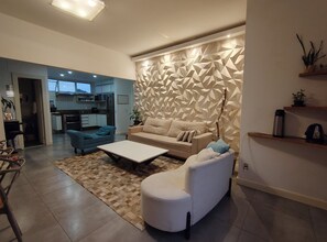 Living area - Room in Copacabana I, 250m from the beach - shared house (Rio de Janeiro)