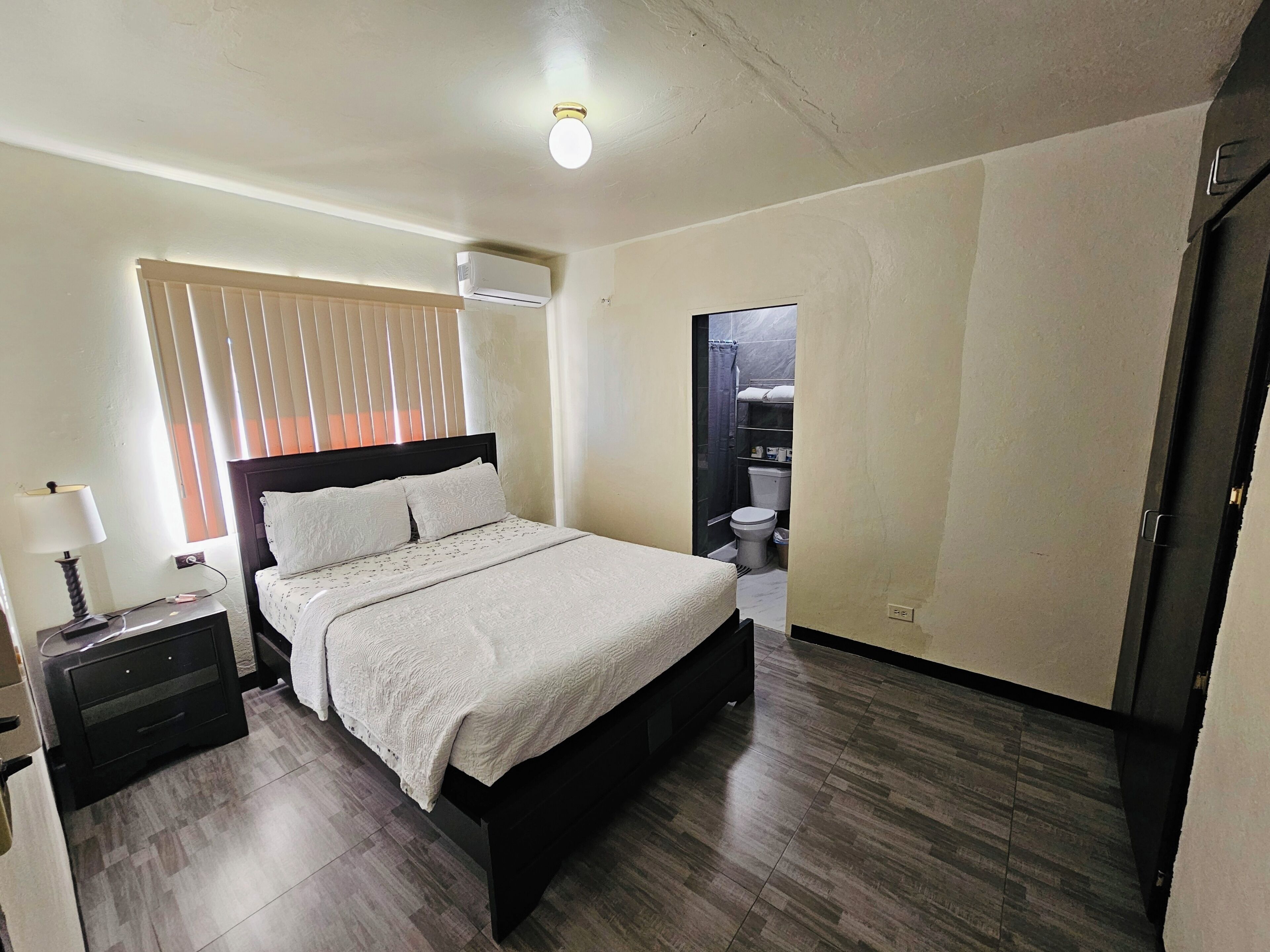 3 bedrooms, internet, bed sheets