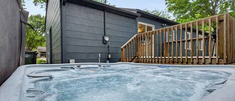 Outdoor spa tub
