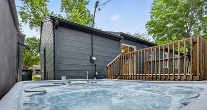 Harry Potter House - HOT TUB - King Suite - 23 Min to Arrowhead Stadium
