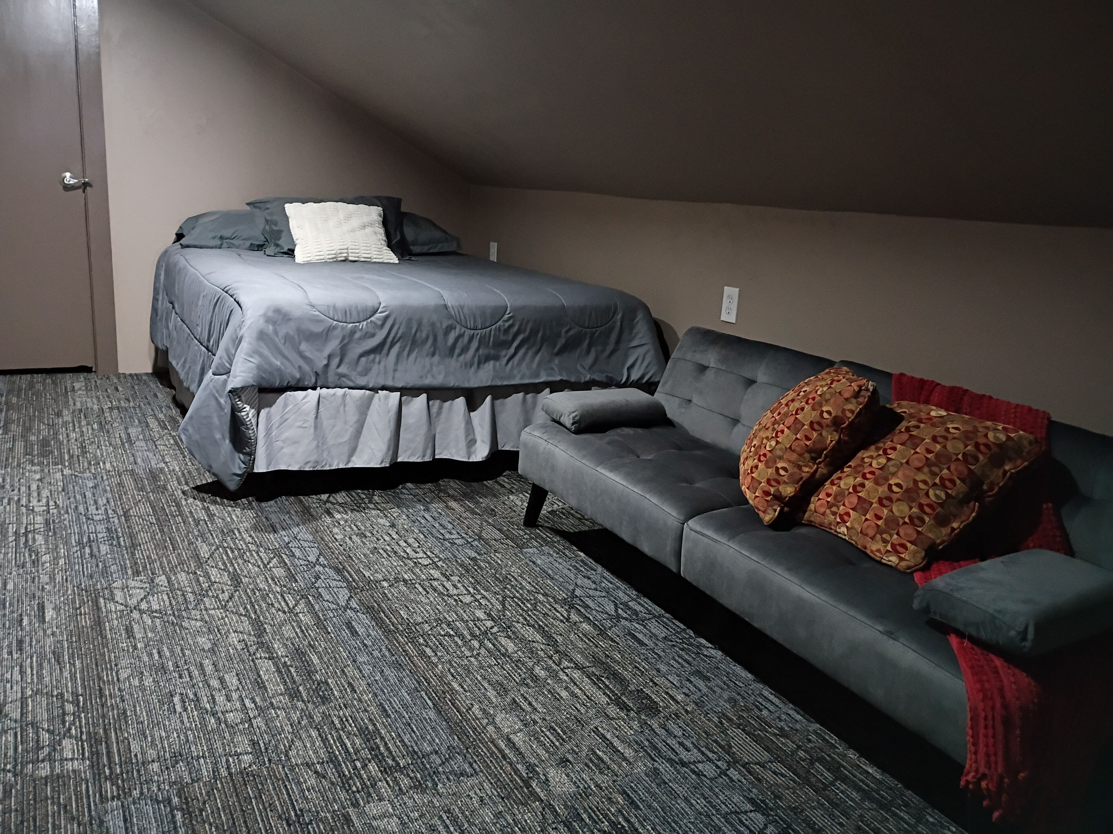 4 habitaciones, escritorio, tabla de planchar con plancha y wifi gratis 