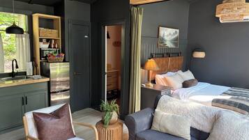 1 bedroom, iron/ironing board, WiFi (free), bed sheets