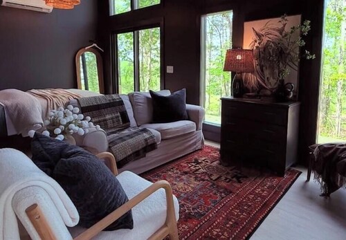 Charming studio in the forest, fully equipped, 2.4 miles from Hiwassee River.
