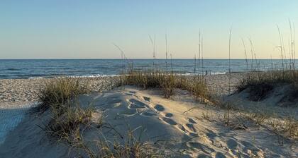 Ticket to Paradise at Holden Beach - Beach access just steps away!