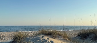 Ticket to Paradise at Holden Beach - Beach access just steps away!