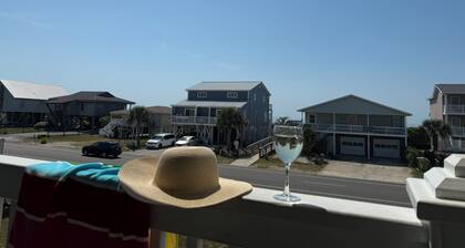 Ticket to Paradise at Holden Beach - Beach access just steps away!