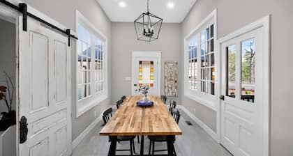Stunning 1890s Victorian · 7BR/4BA · Sleeps 14