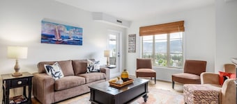 2BR | Pool, Hot Tub, Golf, UBC & Airport