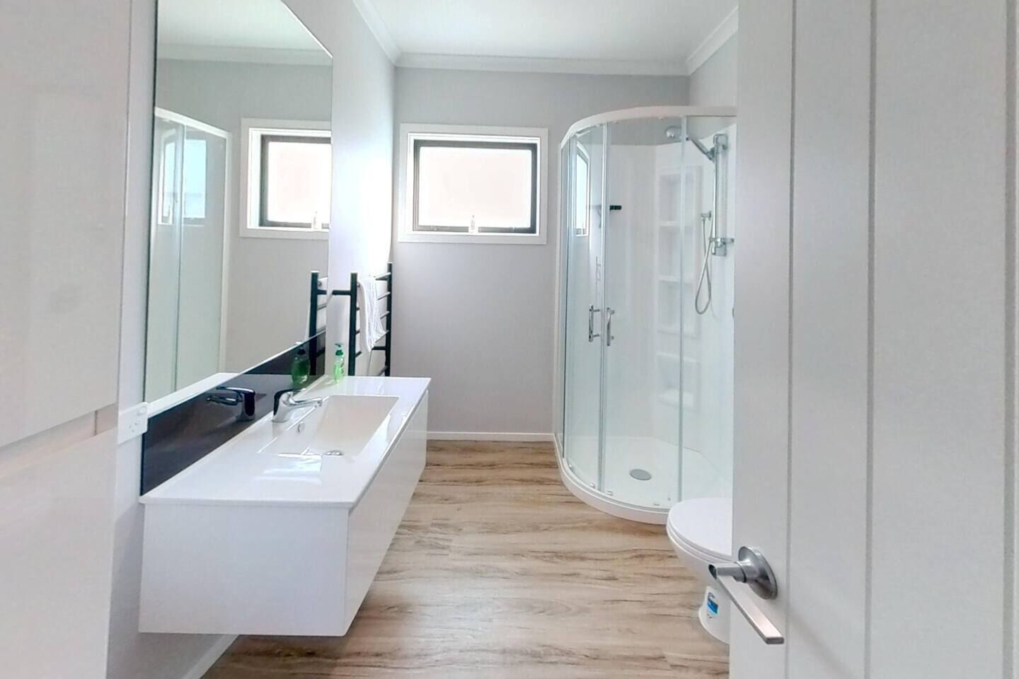Hårtørrer, håndklæder, Sæbe, Toiletpapir