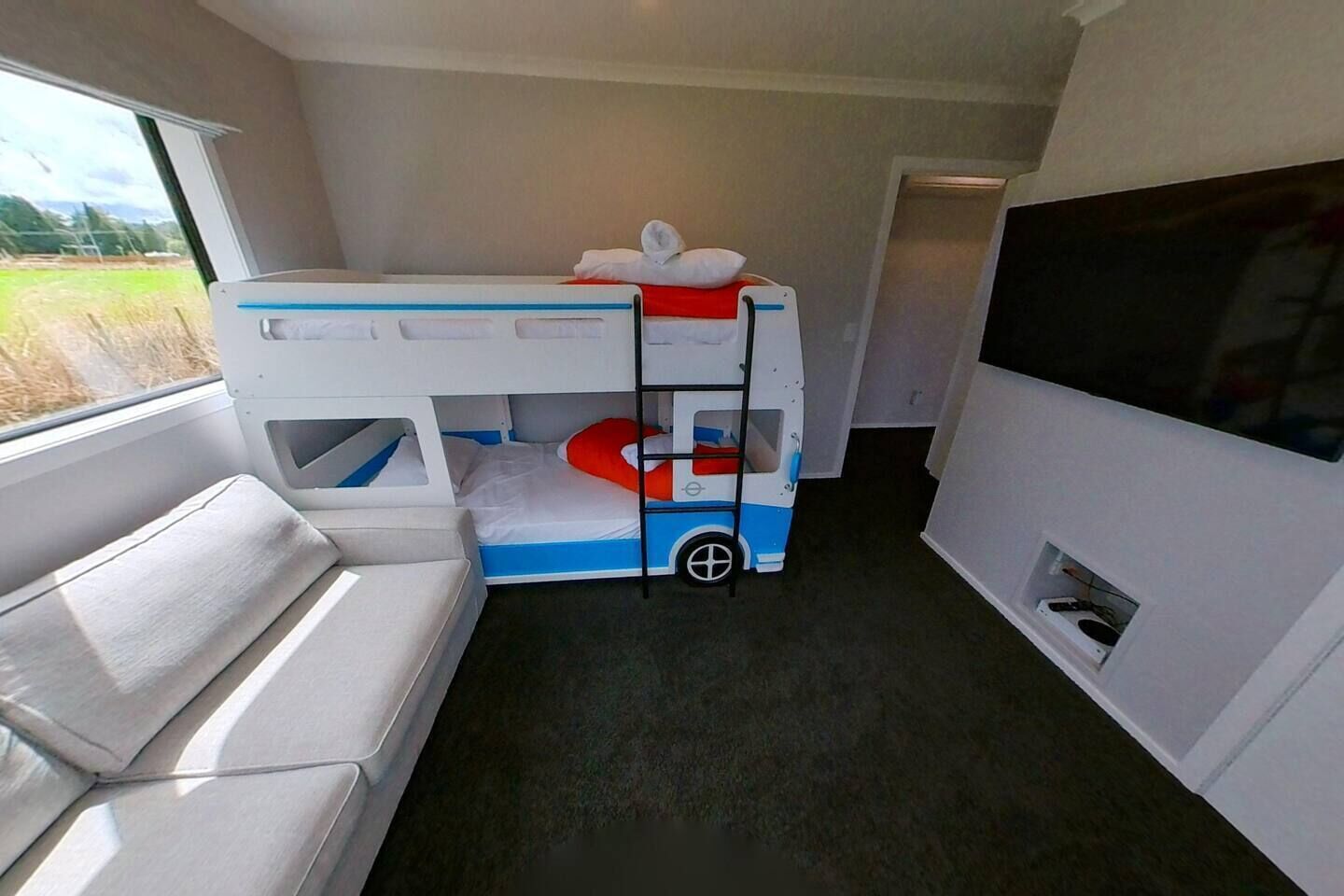 Bügeleisen/Bügelbrett, Reisekinderbett, WLAN, Bettwäsche