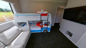 Bügeleisen/Bügelbrett, Reisekinderbett, WLAN, Bettwäsche